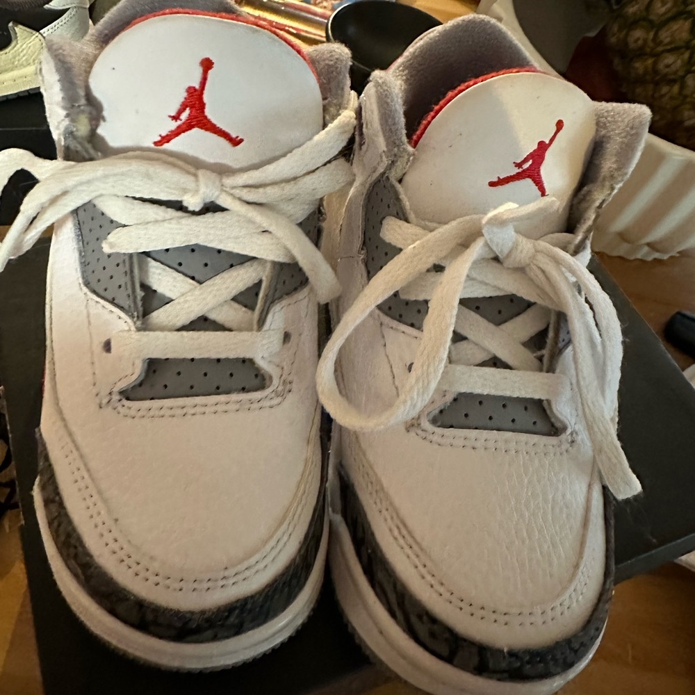 Jordan Fire Red 3’s - Picture 3 of 4